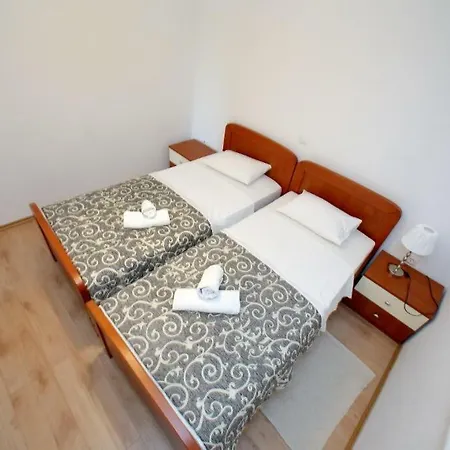 16641b Apartment